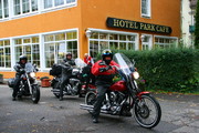 www.hotel-park-cafe.de Englische Biker auf der Rückfahrt vom Faakersee 2013